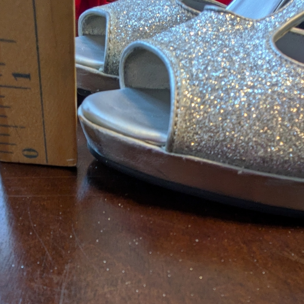 FIONI Night Silver Glitter 4 1/2" Heels. **Size 8. - Picture 7 of 16